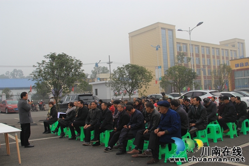 黨的十九屆四中全會(huì)精神宣講走進(jìn)瀘縣云龍鎮(zhèn)大水河村(圖2)