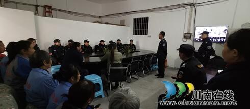 江陽區(qū)大山坪街道三道橋社區(qū)聯(lián)合小區(qū)物業(yè)開展應(yīng)急疏散演練
