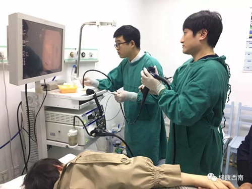 西南醫(yī)大附院這群護(hù)士人人都會“十八般武藝”(圖1)