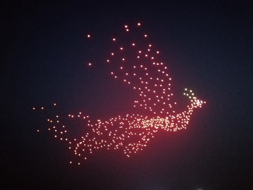 夜空中最亮的星！自貢500架無人機編隊表演