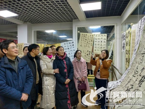 宜瀘兩地書法家協(xié)會(huì)共同舉行迎春書法交流筆會(huì)(圖1)