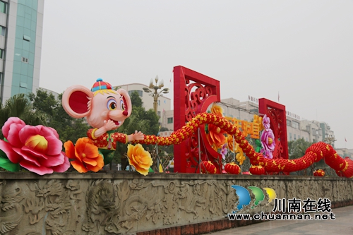光影璀璨耀龍城！瀘縣城區(qū)張燈結(jié)彩喜迎新春(圖4)