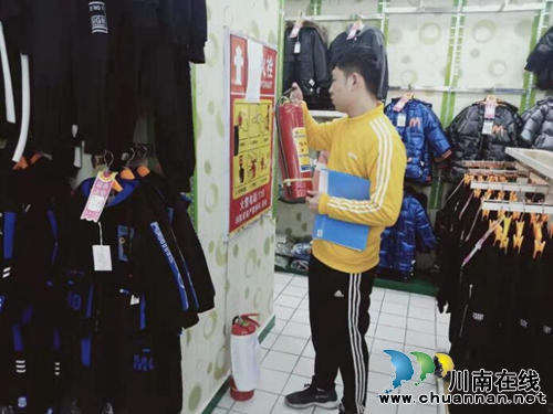 瀘州市江陽區(qū)北城街道城垣社區(qū)開展節(jié)前安全大檢查(圖1)