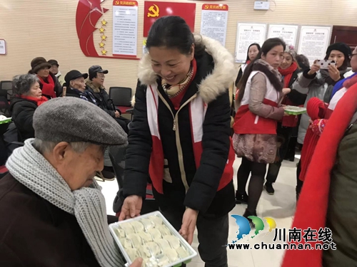 江陽區(qū)茜草街道匠心社區(qū)開展“巧手巧手包餃子，溫情暖人心”慶元旦活動(圖3)