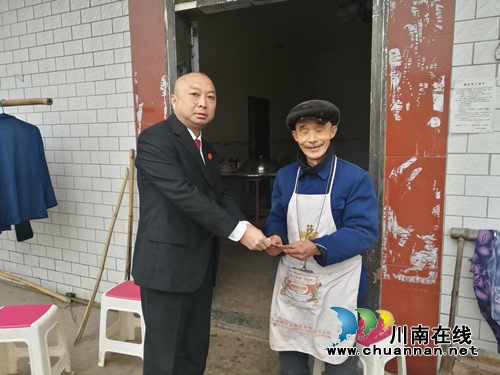 納溪法院司法大拜年：年味漸濃，看八旬翁喜開顏(圖1)