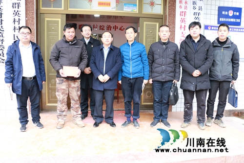 瀘州高新區(qū)組織赴苗鄉(xiāng)關(guān)心慰問脫貧攻堅(jiān)干部(圖7)
