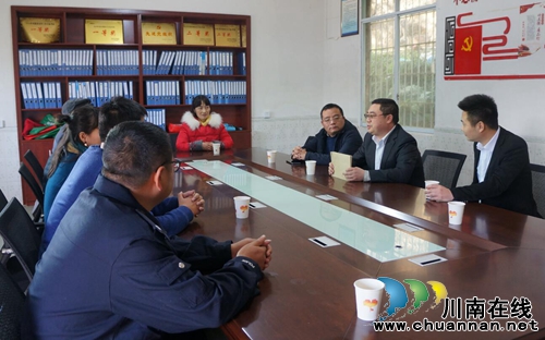 瀘縣縣委常委、政法委書記李盛春到立石鎮(zhèn)開展春節(jié)前走訪慰問活動(dòng)(圖2)