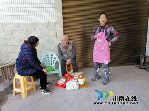 合江縣法王寺鎮(zhèn)金鴨子村走訪慰問(wèn)困難黨員(圖1)