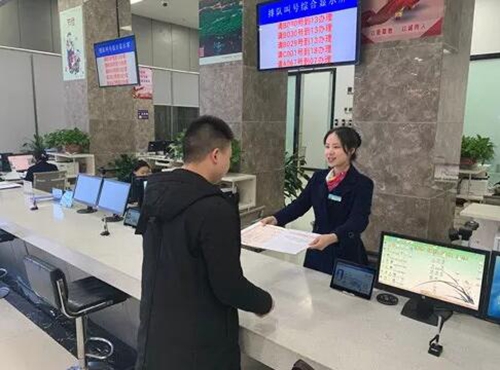 川南臨港片區(qū)頒發(fā)首張民辦學(xué)校培訓(xùn)機構(gòu)許可證(圖1)