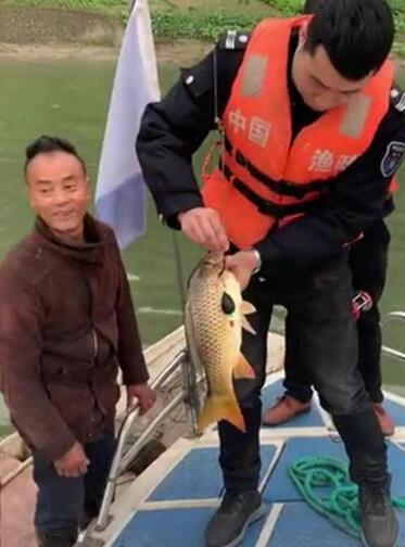 長江禁漁后查獲毀滅性非法捕魚：魚鉤大十多倍(圖3)