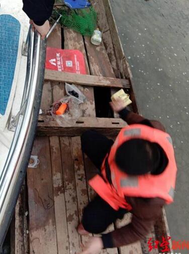 長江禁漁后查獲毀滅性非法捕魚：魚鉤大十多倍(圖4)