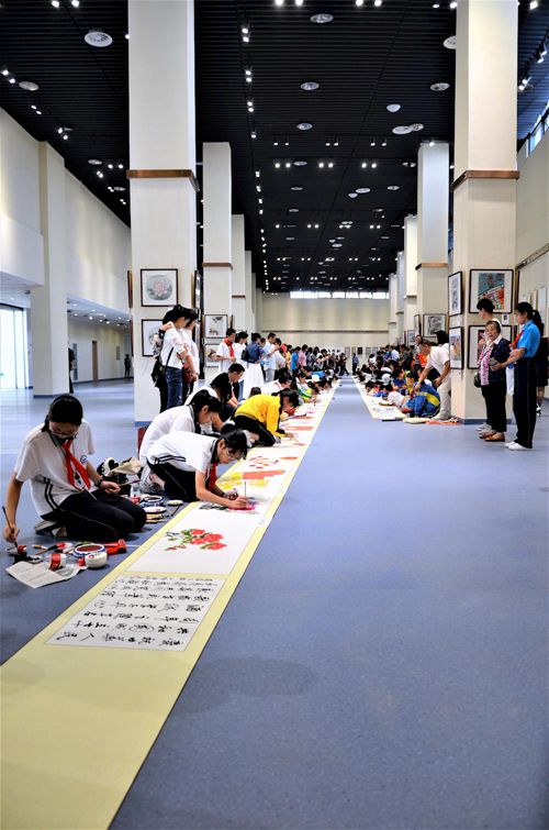 瀘州市第四屆中小學(xué)生書(shū)法繪畫(huà)作品展開(kāi)幕(圖4)