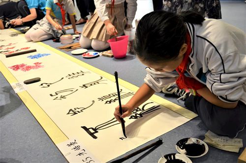 瀘州市第四屆中小學(xué)生書(shū)法繪畫(huà)作品展開(kāi)幕(圖3)