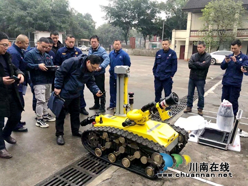 瀘州市首批智能消防機(jī)器人正式列裝交付投入使用(圖2)