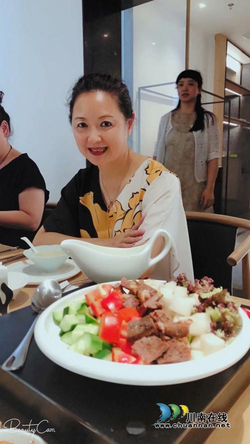 專(zhuān)訪四川省美食家協(xié)會(huì)會(huì)長(zhǎng)麥建玲：九大碗吃的是形式，和“誰(shuí)”吃才重要(圖4)