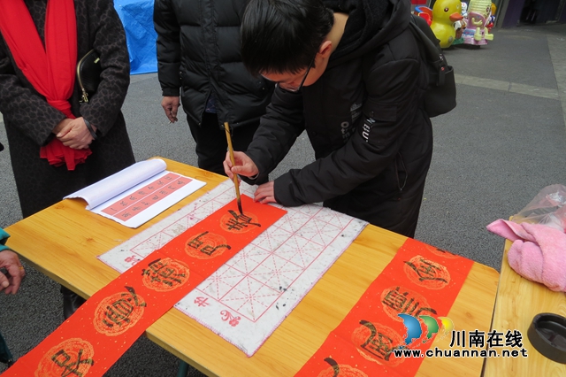 龍馬潭區(qū)小市街道開展“金鼠賀歲贈春聯(lián)”活動(圖2)