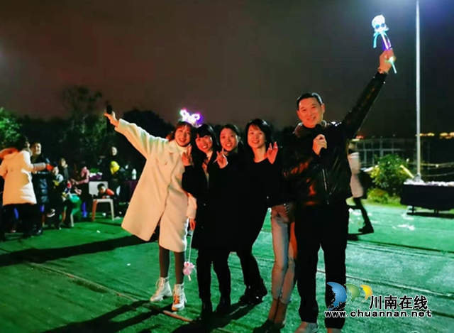 瀘州十八中：有酒有歌有勁舞  有情有愛(ài)有溫度(圖2)