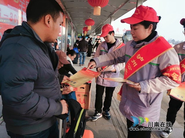 暖心！瀘州公交開(kāi)設(shè)6條“農(nóng)民工公交優(yōu)質(zhì)服務(wù)線路”(圖2)