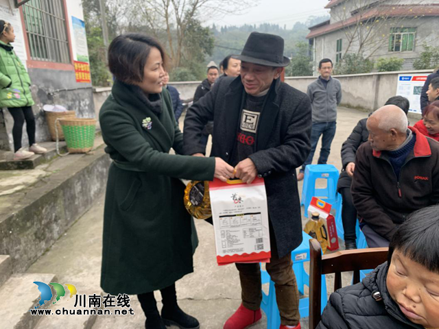 江陽區(qū)自然資源和規(guī)劃分局：新年慰問送溫暖 扶貧幫困暖人心