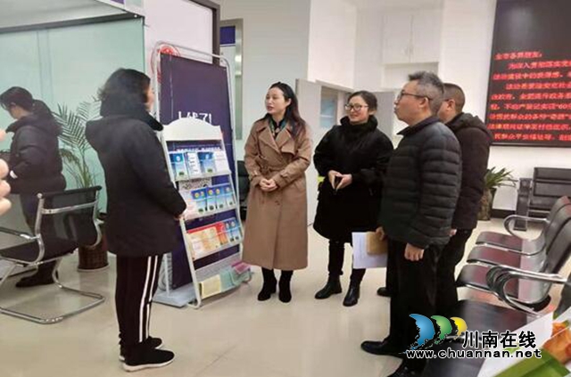 瀘州市司法局到合江慰問患病公證員(圖1)