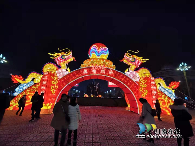 "張燈結(jié)彩慶新春 光影璀璨耀龍城”瀘縣燈會(huì)扮靚龍城(圖3)