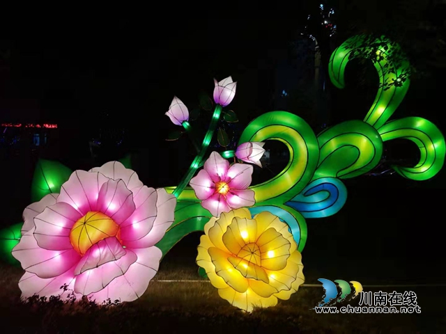 "張燈結(jié)彩慶新春 光影璀璨耀龍城”瀘縣燈會(huì)扮靚龍城(圖4)