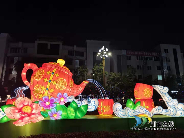 "張燈結(jié)彩慶新春 光影璀璨耀龍城”瀘縣燈會(huì)扮靚龍城(圖5)