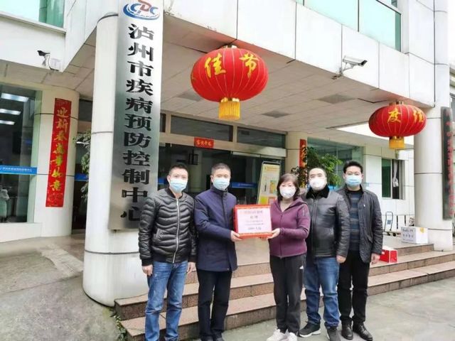 西南醫(yī)投集團(tuán)向瀘州市疾控中心捐贈1000人份新型冠狀病毒檢測試劑盒