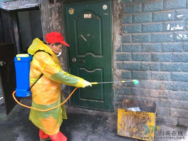龍馬潭區(qū)小市街道：城市“美容師”“抗疫”在前線(圖1)