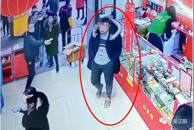 警方發(fā)布：匯通超市不戴口罩打人男子已到案 被抓時躺醫(yī)院臉縫數針……(圖3)