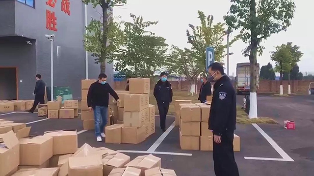 震驚！內(nèi)江警方擋獲47萬只從湖北運(yùn)來的“三無”口罩