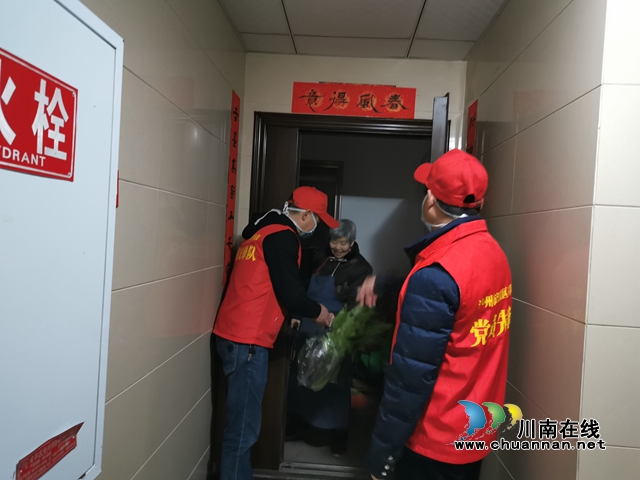 江陽區(qū)茜草街道沙坪社區(qū)：隔疫不隔愛，溫情處處在