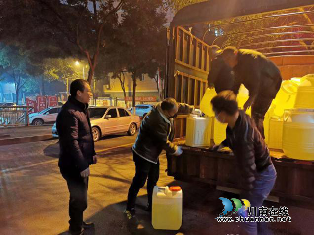江陽區(qū)住建局：致敬最美逆行者，堅(jiān)守中的江陽物業(yè)人(圖4)