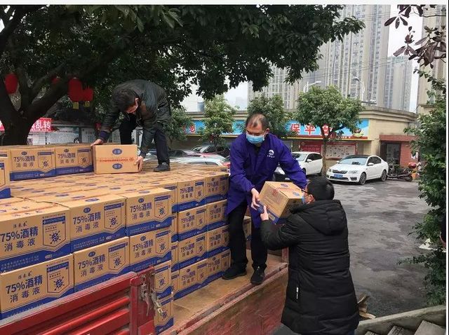 消毒酒精拿到了！宜賓翠屏區(qū)首批1.2萬瓶開始免費(fèi)分發(fā)！