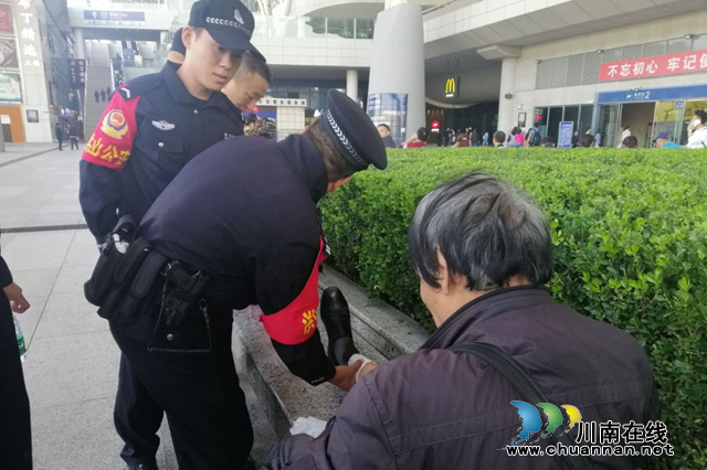 結(jié)緣軍運會：學(xué)警向武漢警察師傅送祝福