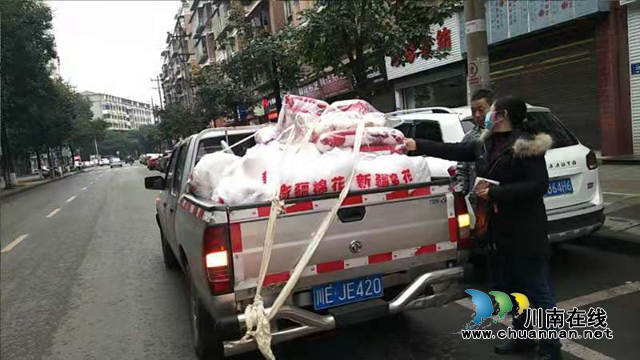 納溪：留觀點的搬運工奮戰(zhàn)抗疫一線(圖3)