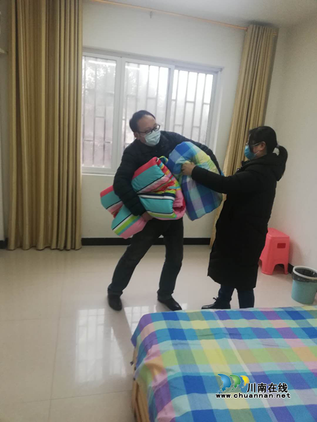 納溪：留觀點(diǎn)的搬運(yùn)工奮戰(zhàn)抗疫一線