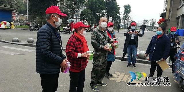 江陽區(qū)茜草街道沙坪社區(qū)“疫情大考下的暖心瞬間”(圖3)
