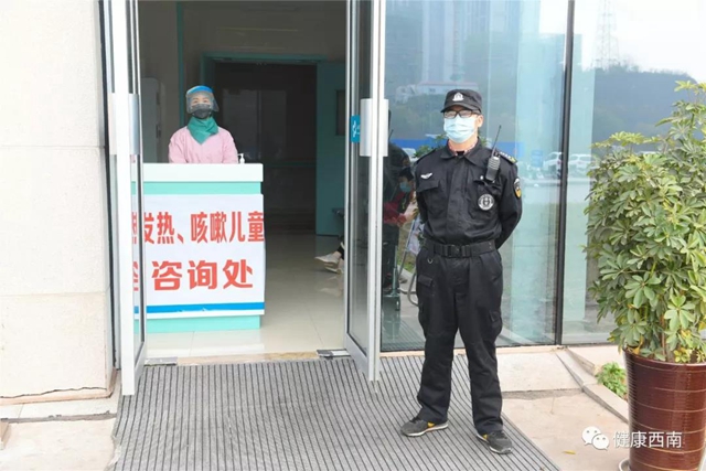 站在“哨口”，西南醫(yī)大附院這群醫(yī)生為發(fā)熱患兒“把關(guān)”(圖2)
