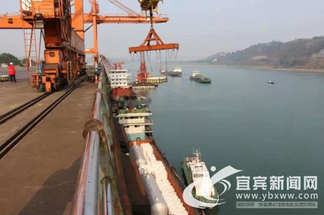 支援武漢，宜賓提供20噸防疫消毒液，借長江黃金水道運(yùn)達(dá)(圖1)
