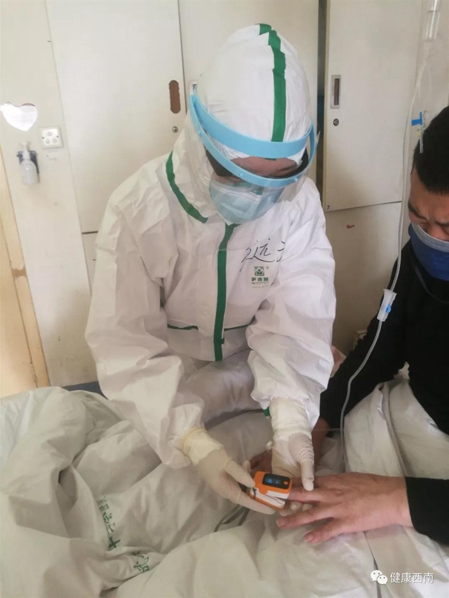 西南醫(yī)大附院的90后：穿上盔甲的“孩子”，他們是朝氣蓬勃的戰(zhàn)士！(圖2)