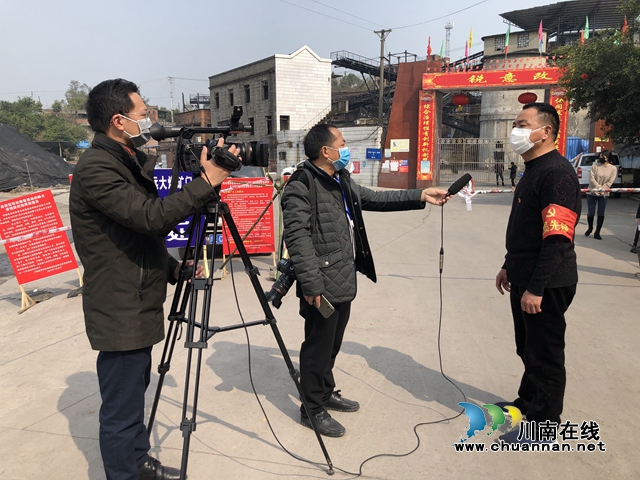 疫情防控宣傳的排頭兵李小紅：我用鏡頭敬英雄！(圖5)