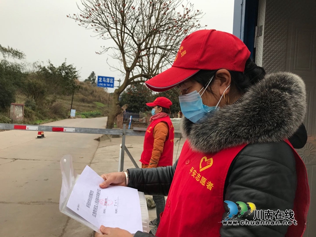 破解運輸難題 瀘縣給蔬果車發(fā)放特別“通行證”(圖1)