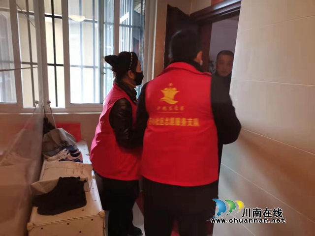 江陽區(qū)茜草街道：抗疫前線 樹起一面而鮮紅的黨旗