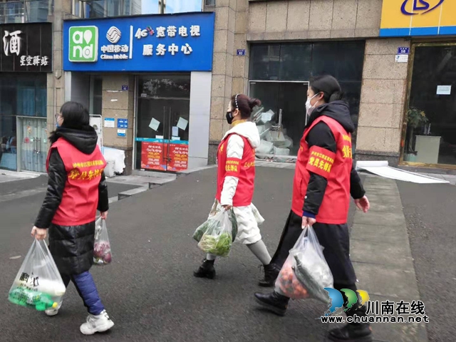 江陽(yáng)區(qū)茜草街道：抗疫前線 樹(shù)起一面而鮮紅的黨旗(圖2)