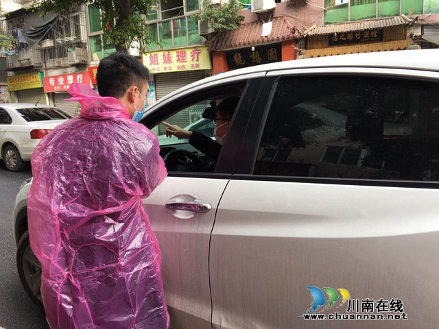 龍馬潭區(qū)小市街道：暖心  抗疫一線特殊身影(圖1)
