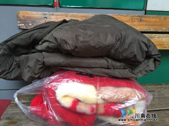 江陽區(qū)北城街道：愛心衣物暖人心，心手相連抗疫情