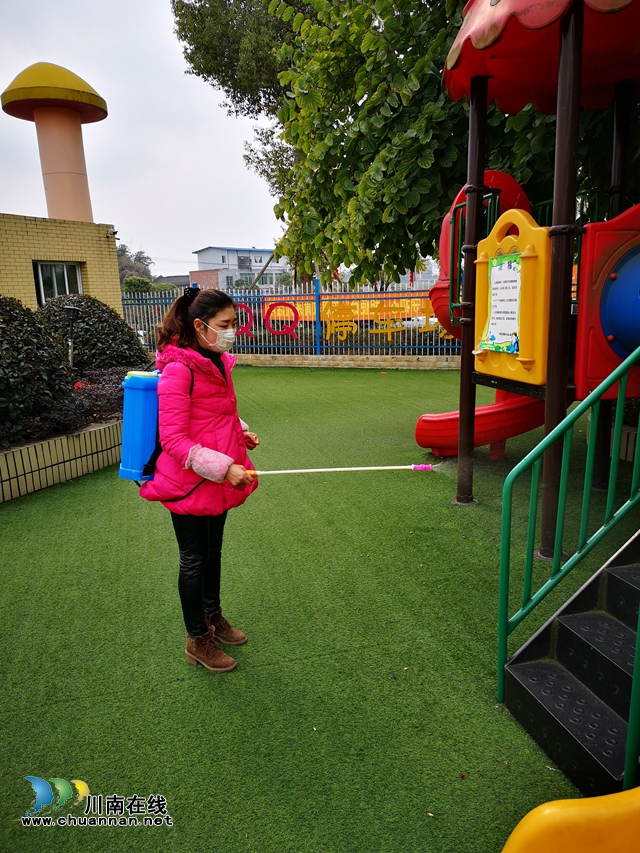 瀘縣方洞鎮(zhèn)中心幼兒園園長(zhǎng)屈翠嵐一線抗疫掠影(圖3)