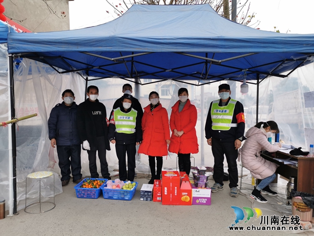瀘縣方洞鎮(zhèn)中心幼兒園園長(zhǎng)屈翠嵐一線抗疫掠影(圖9)