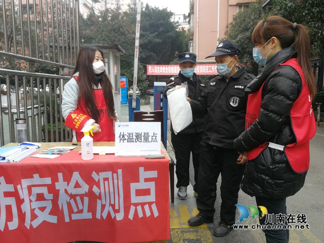 江陽區(qū)大山坪街道：黨員微光贈防護 小小物品送祝福